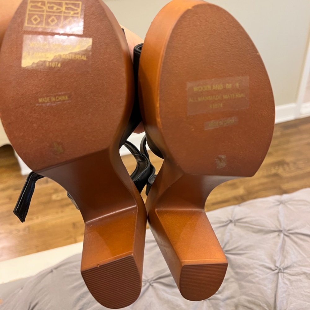 Sandals - Picture 2 of 3